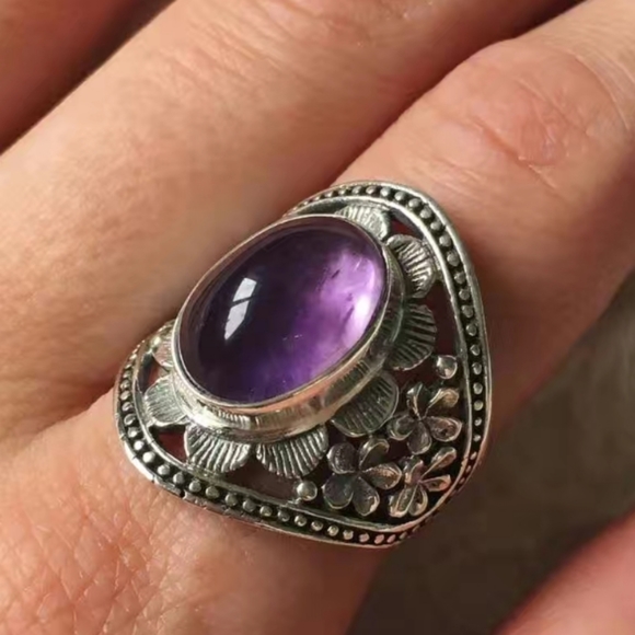 Beautiful Amethyst Silver Ring - Picture 1 of 7